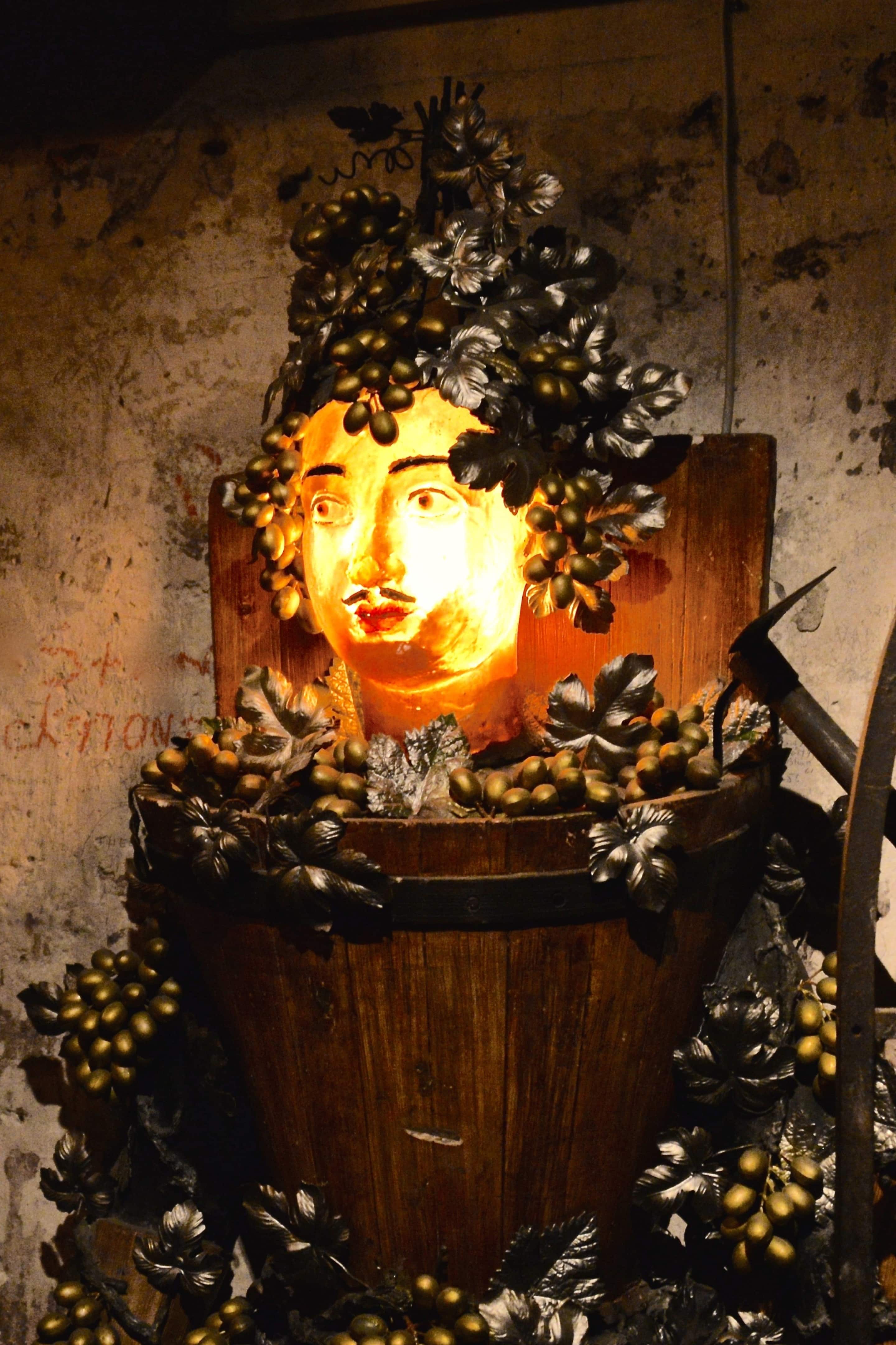 Bacchus veille à la quiétude de nos Caves